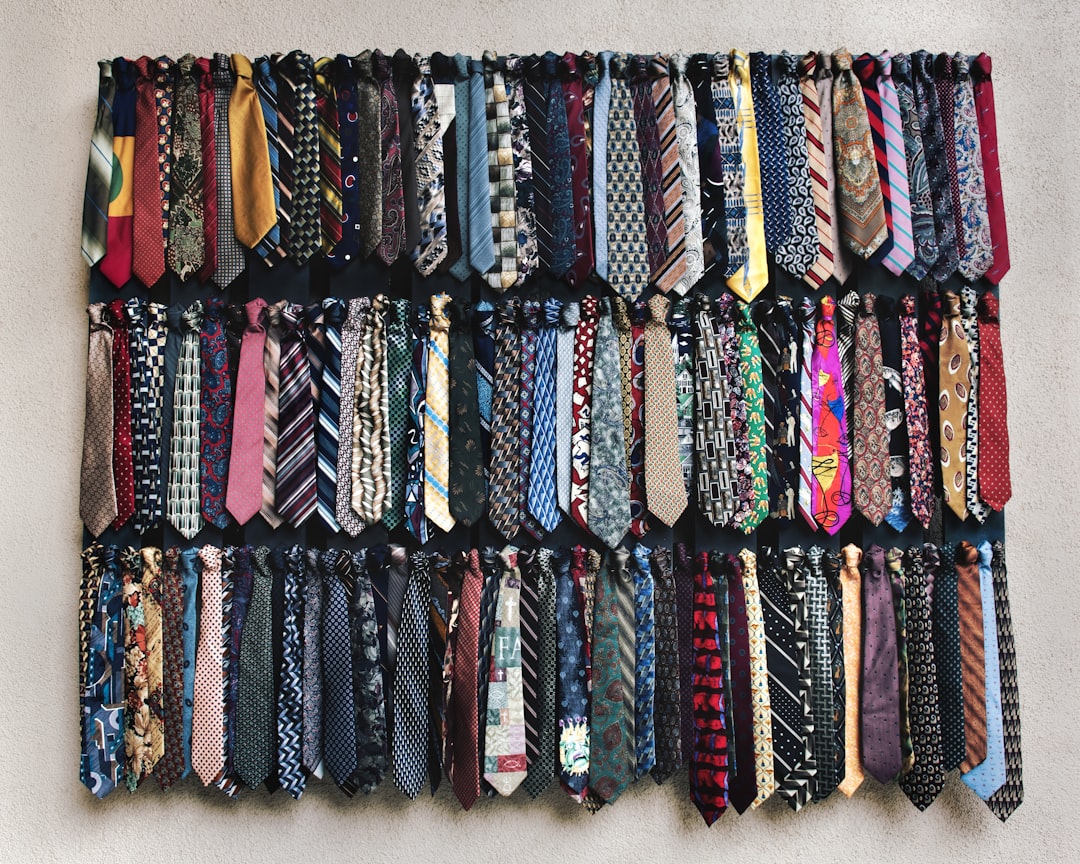 Photo tying scarves