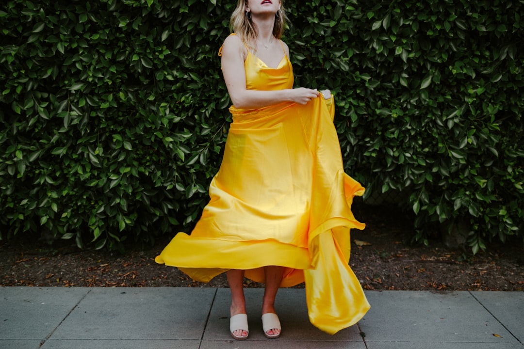 Photo yellow dress